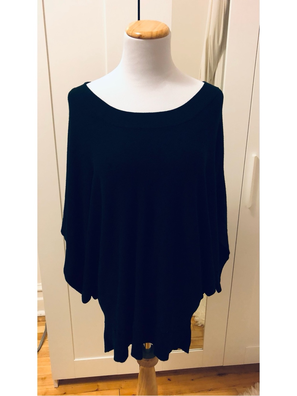 le château Black Knit Off Shoulder Top size medium